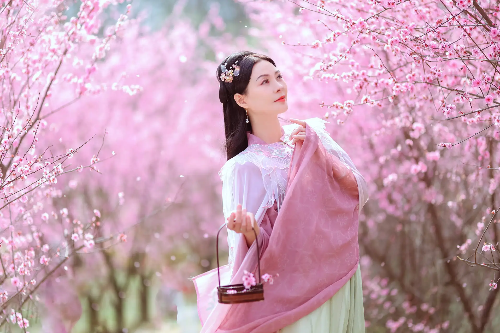 [YITUYU] 2022.05.31 Vol.1043 – Warm spring cherry color lotus#[38P]-38